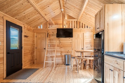 Cozy Stargazing Cabin with Hot Tub near Red River Gorge in Estill County, Kentucky - Stanton, Kentucky - glamping.directory