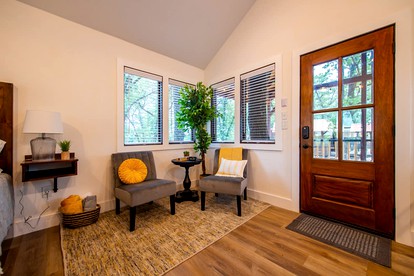 Quaint Treehouse for Glamping in Waco, Texas - Elm Mott, Texas - glamping.directory
