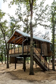 Quaint Treehouse for Glamping in Waco, Texas - Elm Mott, Texas - glamping.directory