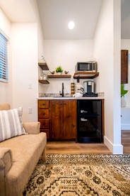 Quaint Treehouse for Glamping in Waco, Texas - Elm Mott, Texas - glamping.directory