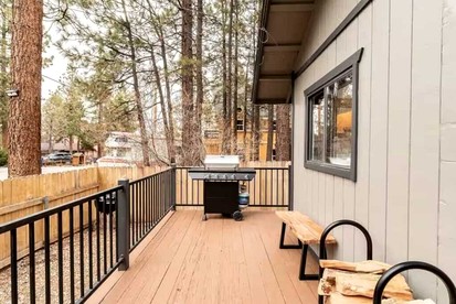 Your Mountain Oasis: Cabin with Hot Tub in Sugarloaf, California - Big Bear, California - glamping.directory