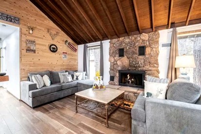 Your Mountain Oasis: Cabin with Hot Tub in Sugarloaf, California - Big Bear, California - glamping.directory