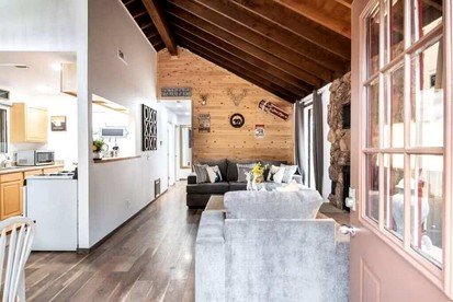 Your Mountain Oasis: Cabin with Hot Tub in Sugarloaf, California - Big Bear, California - glamping.directory