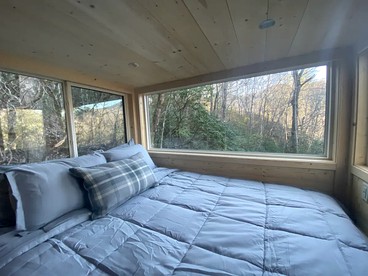 Stunning Tiny House in Nature Perfect for Luxury Camping in Hiawassee, Georgia - Hiawassee, Georgia - glamping.directory