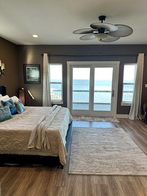 Luxury Bayfront Escape with Hot Tub & Fireplaces in Bacliff, Texas - Bacliff, Texas - glamping.directory