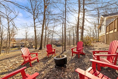 Stunning Hedgesville Mountain Home with Fire Pit & Screened Porch Near Hedgesville, WV - Hedgesville, West Virginia - glamping.directory