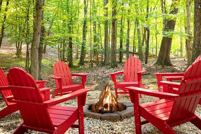 Incredible Cabin with Hot-tub and Barbecue in Hedgesville, West Virginia - Hedgesville, West Virginia - glamping.directory