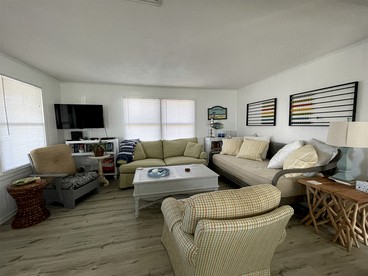 Heavenly Cottage with Screened Porch and Sea Views in Buxton, North Carolina - Buxton, North Carolina - glamping.directory