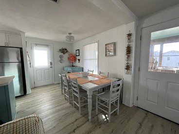 Heavenly Cottage with Screened Porch and Sea Views in Buxton, North Carolina - Buxton, North Carolina - glamping.directory