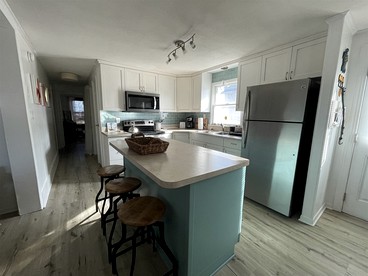 Heavenly Cottage with Screened Porch and Sea Views in Buxton, North Carolina - Buxton, North Carolina - glamping.directory