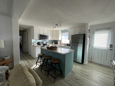 Heavenly Cottage with Screened Porch and Sea Views in Buxton, North Carolina - Buxton, North Carolina - glamping.directory