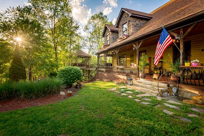 Luxurious Vacation Rental for Groups near Hoosier National Forest, Indiana - glamping.directory