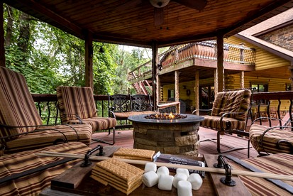 Luxurious Vacation Rental for Groups near Hoosier National Forest, Indiana - Henryville, Indiana - glamping.directory