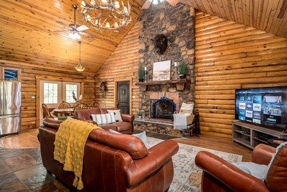 Luxurious Vacation Rental for Groups near Hoosier National Forest, Indiana - Henryville, Indiana - glamping.directory