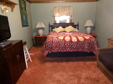 Vintage Cabin Rental near Tippy Dam in Manistee National Forest, Michigan - Brethren, Michigan - glamping.directory