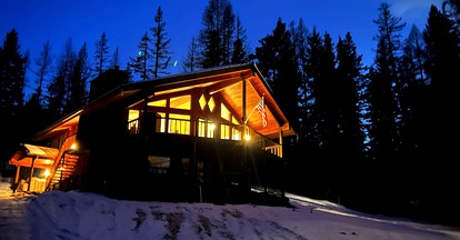 Wilderness Retreat in Montana: Luxurious Mountain Glamping Experience on Lake McGregor - glamping.directory