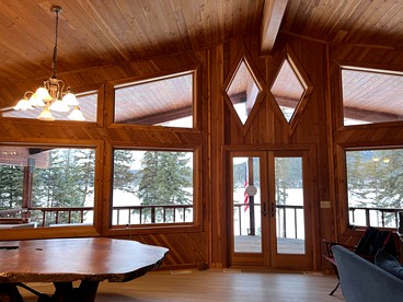 Wilderness Retreat in Montana: Luxurious Mountain Glamping Experience on Lake McGregor - Flathead County, Montana - glamping.directory