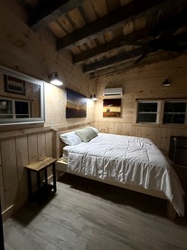 Romantic Riverfront Cabin with Pool Access in Blue Ridge, Georgia - Blue Ridge, Georgia - glamping.directory