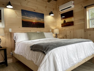 Romantic Riverfront Cabin with Pool Access in Blue Ridge, Georgia - Blue Ridge, Georgia - glamping.directory