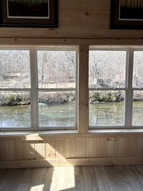 Romantic Riverfront Cabin with Pool Access in Blue Ridge, Georgia - Blue Ridge, Georgia - glamping.directory