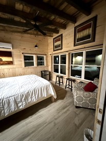 Romantic Riverfront Cabin with Pool Access in Blue Ridge, Georgia - Blue Ridge, Georgia - glamping.directory