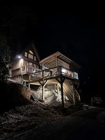 Romantic Riverfront Cabin with Pool Access in Blue Ridge, Georgia - Blue Ridge, Georgia - glamping.directory