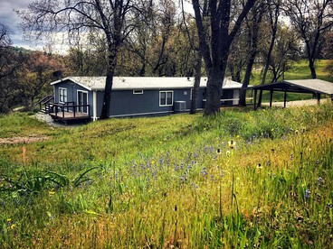 Secluded Vacation Cabin with Modern Furnishings near Bakersfield, California - glamping.directory