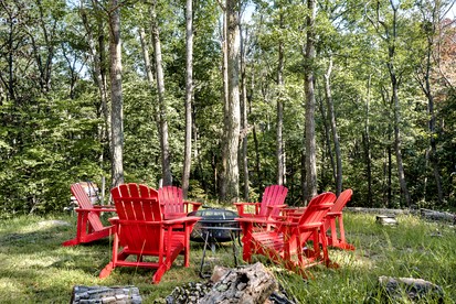 Updated Chalet-Cabin with Hot Tub, Fire Pit, Resort Amenities Surrounded by Amazing Views - the Perfect Getaway for Your Group in Hedgesville, WV - Hedgesville, West Virginia - glamping.directory