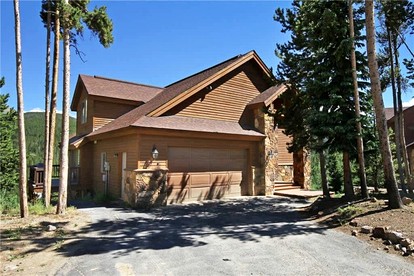 Stunning Cabin with Sauna, Game Room, and Spectacular Views for a Luxurious Escape in Nature in Breckenridge, Colorado - glamping.directory