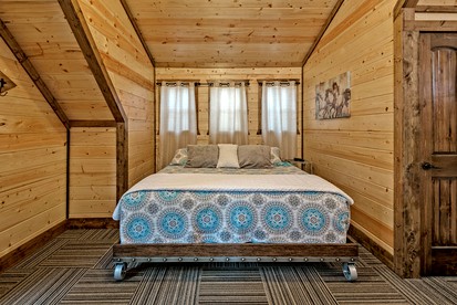 Beautiful Luxurious Cabin with a Hot Tub in Hochatown, Oklahoma - The Ultimate Glamping Destination near Beavers Bend State Park - Hochatown, Oklahoma - glamping.directory