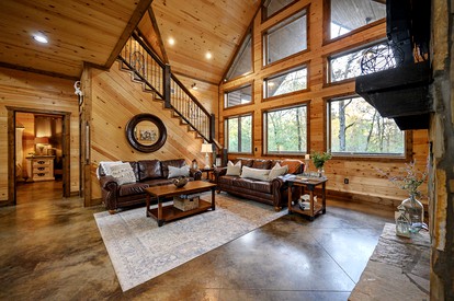 Beautiful Luxurious Cabin with a Hot Tub in Hochatown, Oklahoma - The Ultimate Glamping Destination near Beavers Bend State Park - Hochatown, Oklahoma - glamping.directory