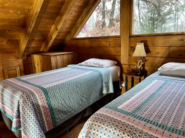 Pet Friendly Log Cabin with Firepit near Green River Lake in Columbia, Kentucky - Columbia, Kentucky - glamping.directory