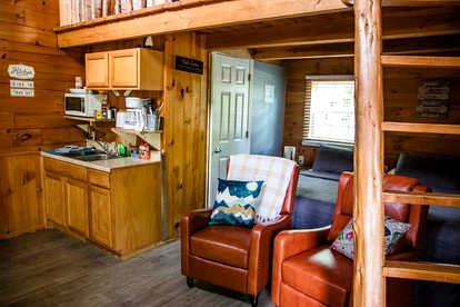 Pet Friendly Log Cabin with Firepit near Green River Lake in Columbia, Kentucky - Columbia, Kentucky - glamping.directory