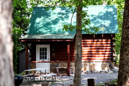 Pet Friendly Log Cabin with Firepit near Green River Lake in Columbia, Kentucky - glamping.directory