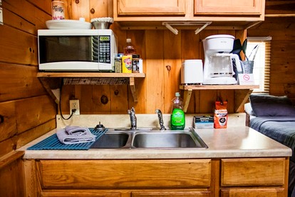 Pet Friendly Log Cabin with Firepit near Green River Lake in Columbia, Kentucky - Columbia, Kentucky - glamping.directory