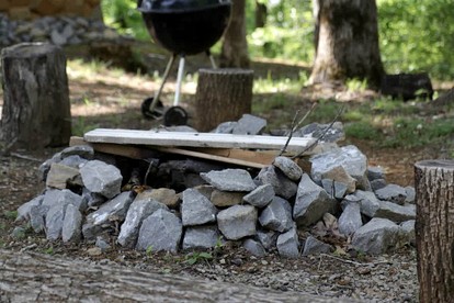 Pet Friendly Log Cabin with Firepit near Green River Lake in Columbia, Kentucky - Columbia, Kentucky - glamping.directory