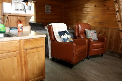 Pet Friendly Log Cabin with Firepit near Green River Lake in Columbia, Kentucky - Columbia, Kentucky - glamping.directory