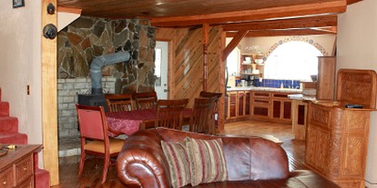 Charming Family-Friendly Cabin Rental with Beautiful Views in Talkeetna, Alaska - Talkeetna, Alaska - glamping.directory