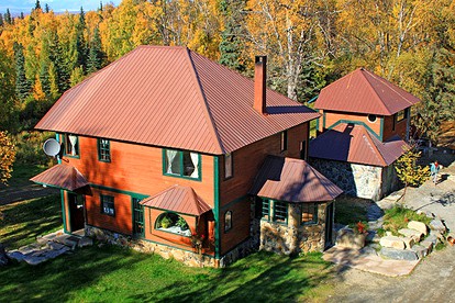Charming Family-Friendly Cabin Rental with Beautiful Views in Talkeetna, Alaska - glamping.directory