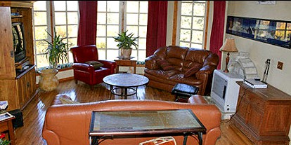 Charming Family-Friendly Cabin Rental with Beautiful Views in Talkeetna, Alaska - Talkeetna, Alaska - glamping.directory