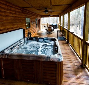 Peaceful Cabin with a Hot Tub for a  Family Retreat near Broken Bow Lake, Oklahoma - Broken Bow, Oklahoma - glamping.directory