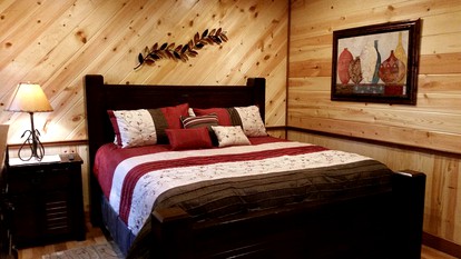 Peaceful Cabin with a Hot Tub for a  Family Retreat near Broken Bow Lake, Oklahoma - Broken Bow, Oklahoma - glamping.directory