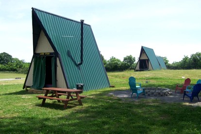 Spacious Farm Cabin in Gallatin, Tennessee – Huge Deck, 46 Acres & Country Breakfast - glamping.directory