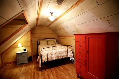 Lakefront Cabin Getaway near Adirondack Mountains in Salisbury, New York - Salisbury, New York - glamping.directory