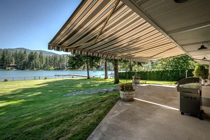 Idyllic Riverside Vacation Retreat with Sandy Beach near Coeur d'Alene Idaho - Post Falls, Idaho - glamping.directory