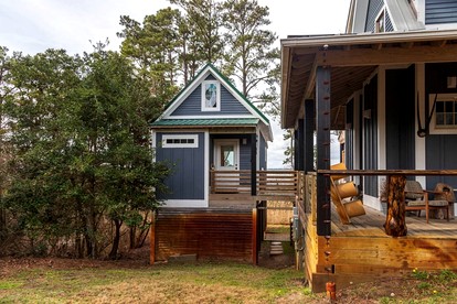 Elevated Cabin in the Trees Perfect for a Weekend Getaway in the Outer Banks, North Carolina - Kitty Hawk, North Carolina - glamping.directory