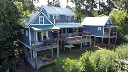 Elevated Cabin in the Trees Perfect for a Weekend Getaway in the Outer Banks, North Carolina - Kitty Hawk, North Carolina - glamping.directory