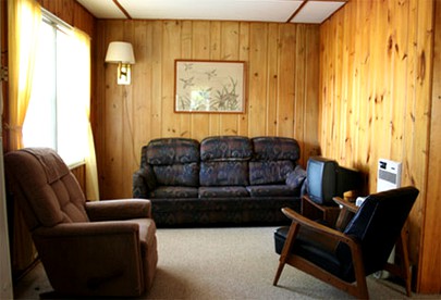 Rustic Four-Person Cabin Rental with Lake Views near Brainerd, Minnesota - Merrifield, Minnesota - glamping.directory