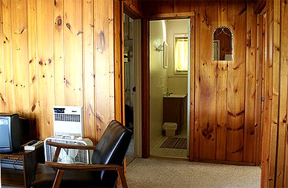 Rustic Four-Person Cabin Rental with Lake Views near Brainerd, Minnesota - Merrifield, Minnesota - glamping.directory