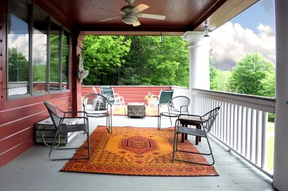 Impressive Cabin with a Pool and Hot Tub Ideal for Weekend Getaways in the Catskills - Hunter, New York - glamping.directory
